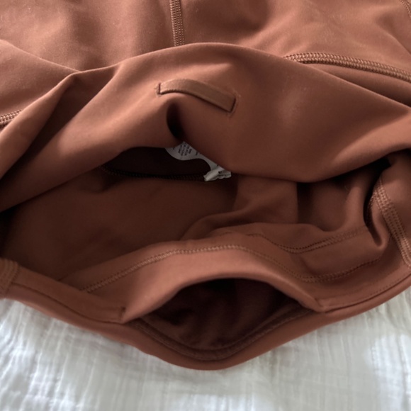 Brown lululemon leggings with side pockets - Picture 4 of 5